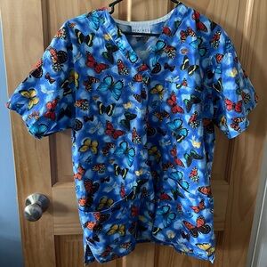 Like New, Peaches Uniform Size Small Butterfly Scrub Shirt